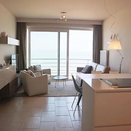In Near The Beach, Cleaning Included 아파트 니우포르트