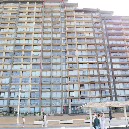 In Near The Beach, Cleaning Included 아파트